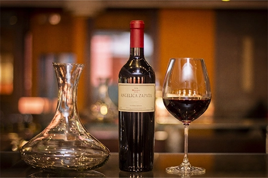 Carta de vinhos à disposição todos os dias na Churrascaria Novilho de Prata