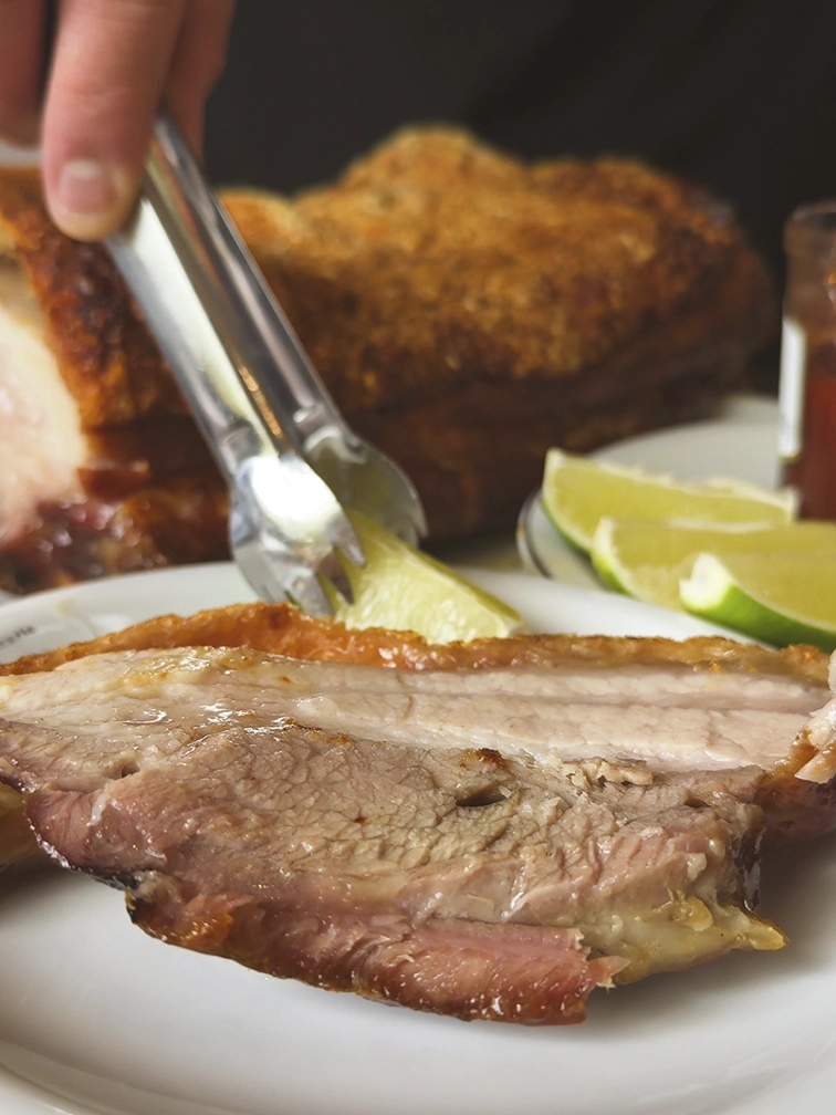 Corte de carne na churrascaria Novilho de Prata