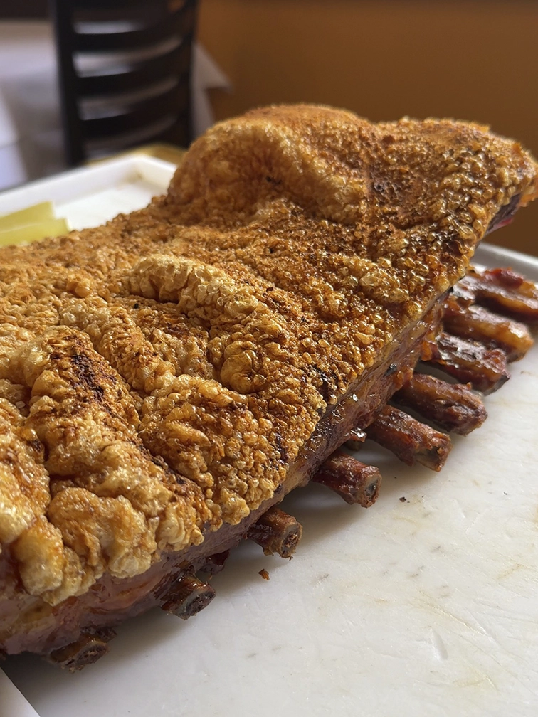 Costela assada na churrascaria Novilho de Prata
